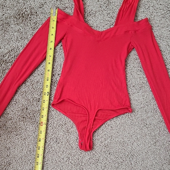 Express Fittes Long Sleeve Tie Shoulder Bodysuit - Picture 13 of 15